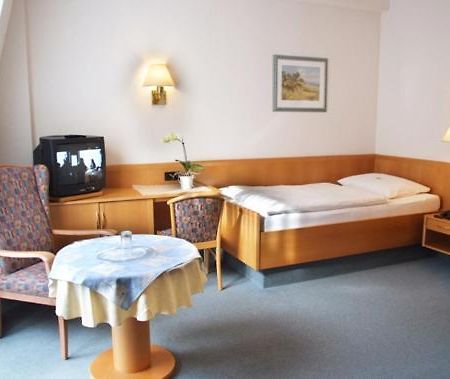 Allee-Hotel Garni Μπαντ Κίσινγκεν Δωμάτιο φωτογραφία