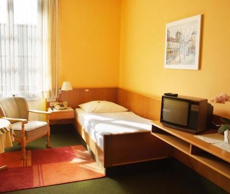 Allee-Hotel Garni Μπαντ Κίσινγκεν Δωμάτιο φωτογραφία